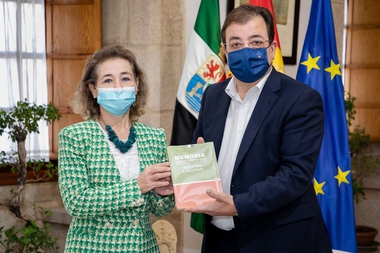 El presidente recibe la Memoria Socioeconómica del Consejo Económico y Social