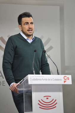 Cs defiende que la Covid es algo ''con lo que hay que convivir'' y que ''no puede parar nuestras vidas más''