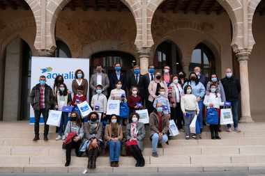 Educando a los consumidores del futuro: 9 escolares de Badajoz reciben su premio por sus dibujos sobre el ciclo del agua  