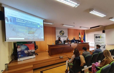 La Junta reitera su compromiso por la retención y atracción del talento en Extremadura en el ámbito tecnológico, digital o científico