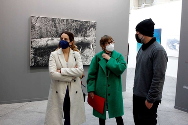 Nuria Flores visita a los galeristas y artistas extremeños en la feria de arte contemporáneo Arco Madrid 2022