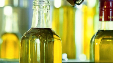 La Diputación dona unos 200 kilos de comida y 84 litros de aceite al Banco de Alimentos de Badajoz