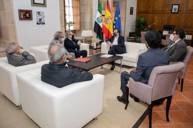 El presidente de la Junta se reúne con el presidente de la Asociación Española contra el Cáncer