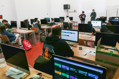 La delegada de Diversidad Funcional e Inclusión, Susana Fajardo, ha impartido un taller sobre los derechos de la discapacidad en el IES Extremadura