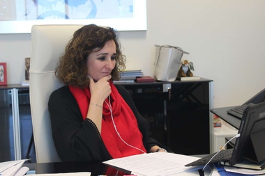 Olga García anima a las empresas extremeñas a avanzar en el autoconsumo para rebajar sus costes energéticos