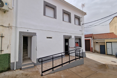Diputación rehabilita como sala de multiusos, reuniones y eventos, el edificio municipal de la calle Extremadura de Torrecillas de la Tiesa