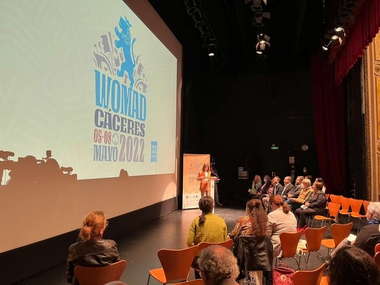 Nuria Flores señala que Womad Cáceres ofrece cultura global, tolerancia y convivencia con el entorno natural y patrimonial