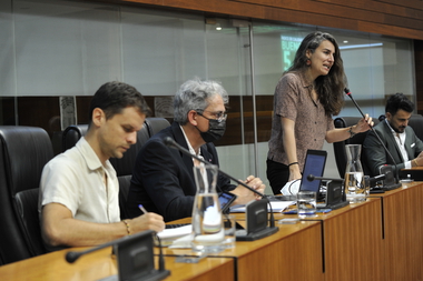 Irene de Miguel: Vara prefiere mantenerse mudo ante el continuo saqueo de las empresas hidroeléctricas en nuestra región