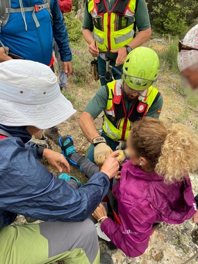 Nuevo rescate de la Guardia Civil en helicóptero a una senderista accidentada en el Barranco de las Meñas de Viandar de la Vera