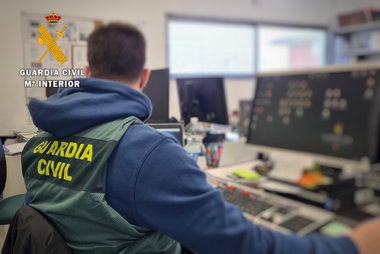 La Guardia Civil investiga al supuesto autor de una estafa bancaria por realizar transferencias fraudulentas desde el móvil de un familiar