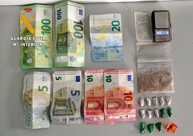 La Guardia Civil sorprende in fraganti a un vendedor de droga en pleno centro de Cáceres