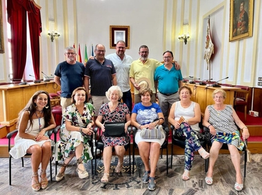El alcalde y la delegada de mayores reciben a la nueva directiva del Hogar de la Zona Sur
