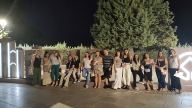 Los participantes del Programa Crisol asisten al Festival de Teatro