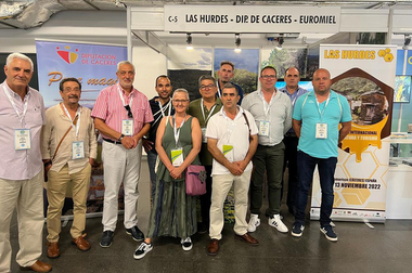 La Diputación de Cáceres, con el sector apícola en el Congreso Internacional de apicultura APIMONDIA