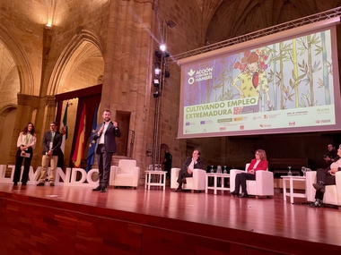 El alcalde Luis Salaya destaca la importancia de tomar medidas para garantizar derechos como el empleo o una vivienda digna