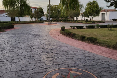 El Batán estrena plaza con nuevo pavimento y estética tras las obras enmarcadas en el Programa Extraordinario de Pedanías