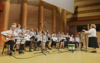  Villancicos, bailes y música en la Gala de Navidad de los Mayores a la que han asistido más de trescientas personas
