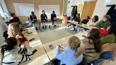 El alcalde alienta a las participantes de la Lanzadera de Empleo a la búsqueda activa de empleo con las técnicas aprendidas en la iniciativa