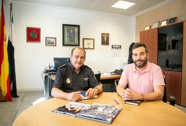 Reunión de trabajo entre los responsables de Policía Local y Nacional para mantener la buena coordinación entre ambos cuerpos