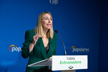María Guardiola, investida presidenta de Extremadura