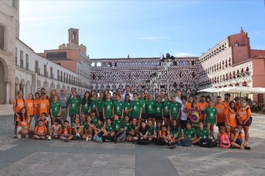 El Campus Calderón y jóvenes del Casco Antiguo disfrutan de una visita guiada