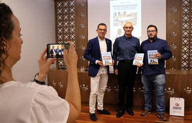 Arroyo de San Serván recupera su memoria en un libro editado por la Diputación de Badajoz