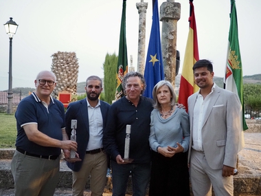Victoria Bazaga recoge el premio Diálogo de Culturas al Museo Vostell Malpartida