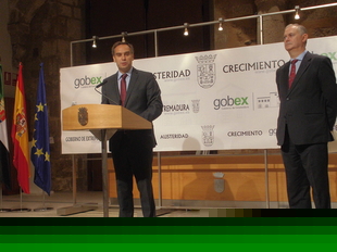 Dos alumnos extremeños son galardonados con las becas europeas de investigación Premio Europeo Carlos V