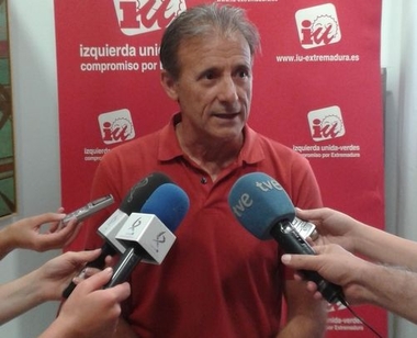 IU celebra que un juzgado de Cáceres haya absuelto a los acusados por el escrache a Carlos Floriano
