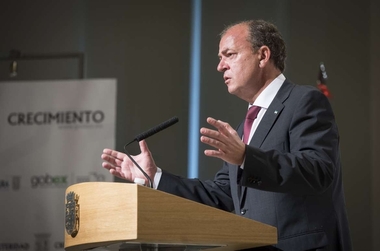 El senador por Tenerife y la vicesecretaria del PP aseguran que Monago acudió a Canarias a varias ''reuniones políticas''