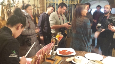 La ruta del jamón ibérico 'Dehesa de Extremadura' atrae a importantes medios informativos italianos