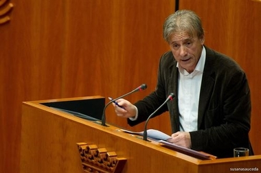 IU ''ni condena ni absuelve'' a Monago y este se alegra de que ''reconozca que fueron viajes de partido y no privados''