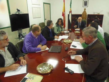 Echávarri y las OPA acuerdan seguir reclamando que las comarcas de Don Benito y Miajadas estén en el estrato 22 de la PAC