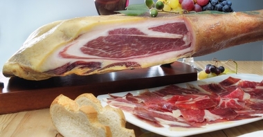 Una ruta promocionará el turismo por la provincia de Badajoz en torno al proceso de transformación del jamón