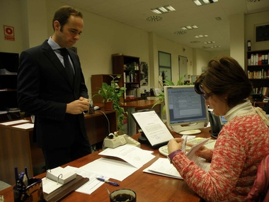 Parejo registra en el Parlamento la documentación que tiene el Gobierno sobre las gestiones de Bernal en Croacia
