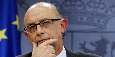 Hacienda analiza con autonomías y ayuntamientos cómo financiarles con deuda pública sin cobrarles intereses