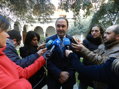 El paro baja en Extremadura en 4.035 personas y el Gobierno insiste en poner la tasa de desempleo en el 25% 