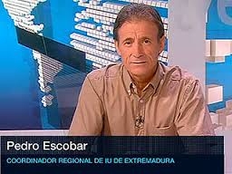 Escobar presenta 200 avales par las primarias de IU, aunque sólo necesitaba 82