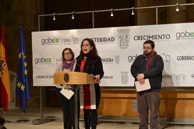 El Gobierno de Extremadura pagará las operaciones de cambio de sexo y pretende asegurar por ley el derecho de las lesbianas a la maternidad