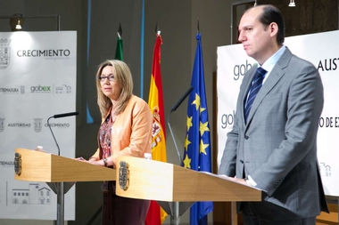 La vicepresidenta anuncia una intensa actividad parlamentaria y apela al consenso en leyes importantes para los extremeños