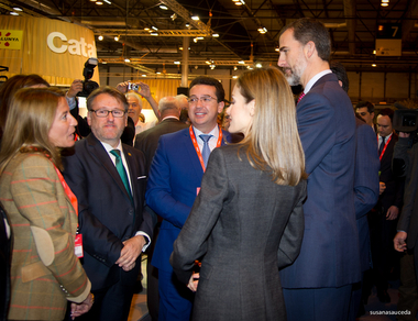 Los Reyes de España visitan el stand de Extremadura en Fitur