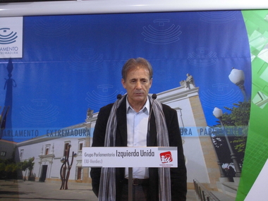 Escobar (IU) considera ''asumible'' un ''déficit razonable'' si éste conlleva el fin de los recortes en servicios básicos