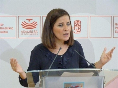 EL PSOE dice que las mujeres extremeñas embarazadas no necesitan una ley regional que las apoye y le pide a Monago que esconda el proyecto en un cajón