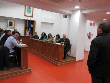Escobar, Nogales y Casco asisten al pleno de Jaraíz para apoyar a los ediles de IU que se sienten maltratados por el alcalde del PSOE