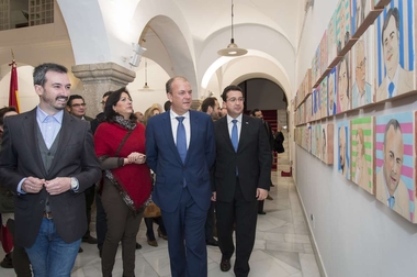 Monago inaugura unaexposición sobre los integrantes del Parlamento