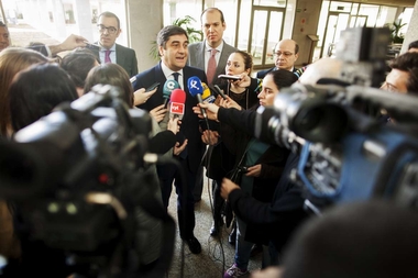 Extremadura y Castilla-La Mancha critican el sistema andaluz de compra de medicamentos mediante subasta