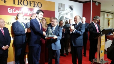 El torero Miguel Ángel Perera, galardonado con el XIV Trofeo Taurino al Triunfador de la Feria de San Juan