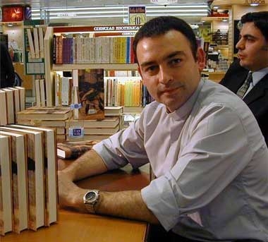 Jesús Sánchez Adalidgana elPremio Abogados de Novela 2015 con su obra 'La Mediadora'