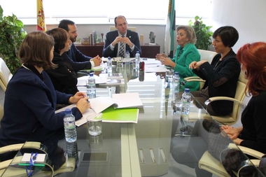 El consejero de Salud prepara con la Federación de Personas Sordas un marco normativo sobre el lenguaje de signos