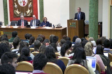Monago inaugura en la Facultad de Derecho la Jornada Consumidores y Usuarios ante las nuevas tecnologías 